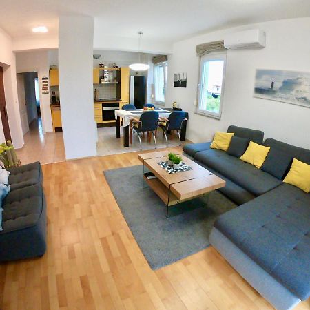 Sunny Apartment By The Beach Kaštel Štafilić 外观 照片