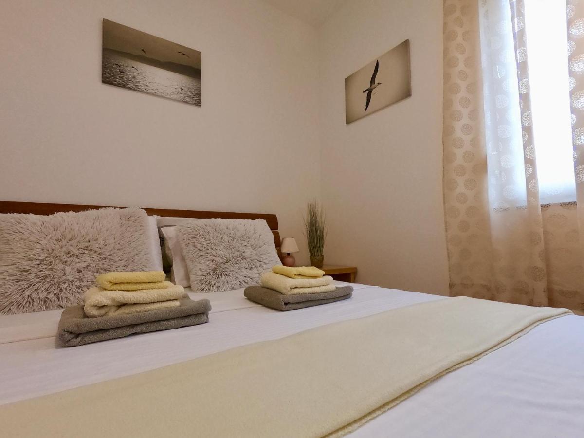 Sunny Apartment By The Beach Kaštel Štafilić 外观 照片