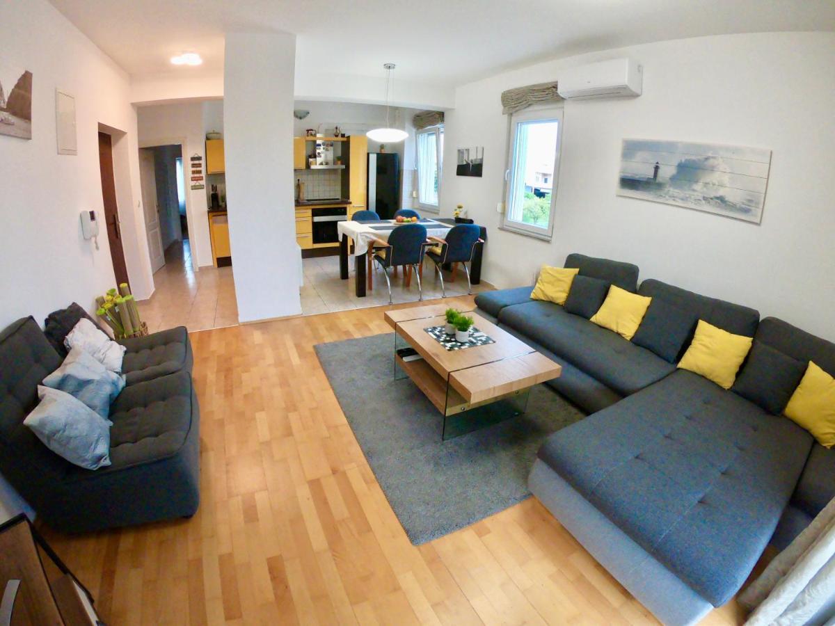 Sunny Apartment By The Beach Kaštel Štafilić 外观 照片